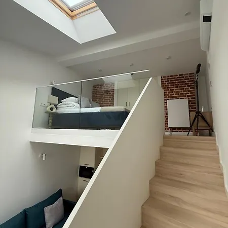 With Ac- Augustianska 1 Apartment Krakau